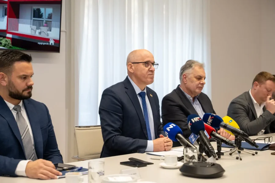 5ecbfc32-f66e-4619-b59c-312f092c8e9d